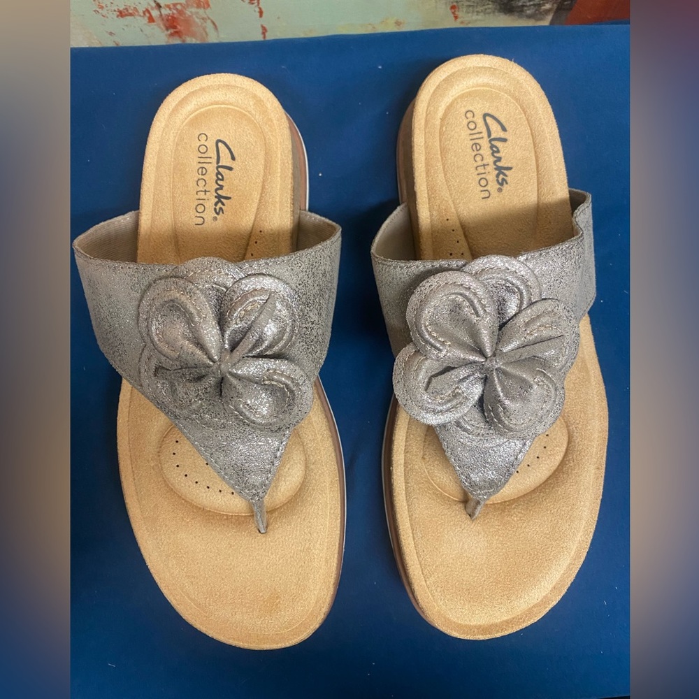 Clarks Women's Brynn Style Flat Sandal with Floral Detail - Picture 3 of 7